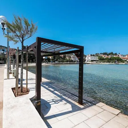 In With House Sea View Appartamento Preko